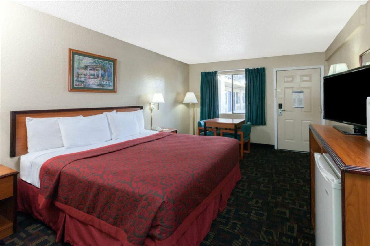Days Inn Oklahoma City West Eksteriør billede
